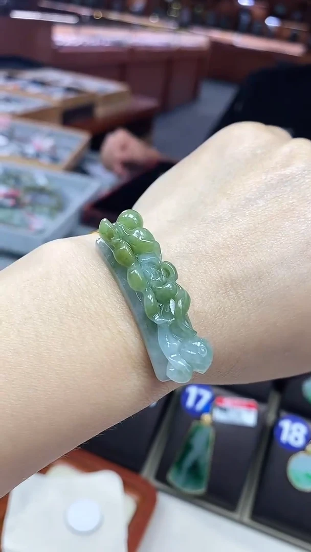 颈饰未镶嵌翡翠手牌
