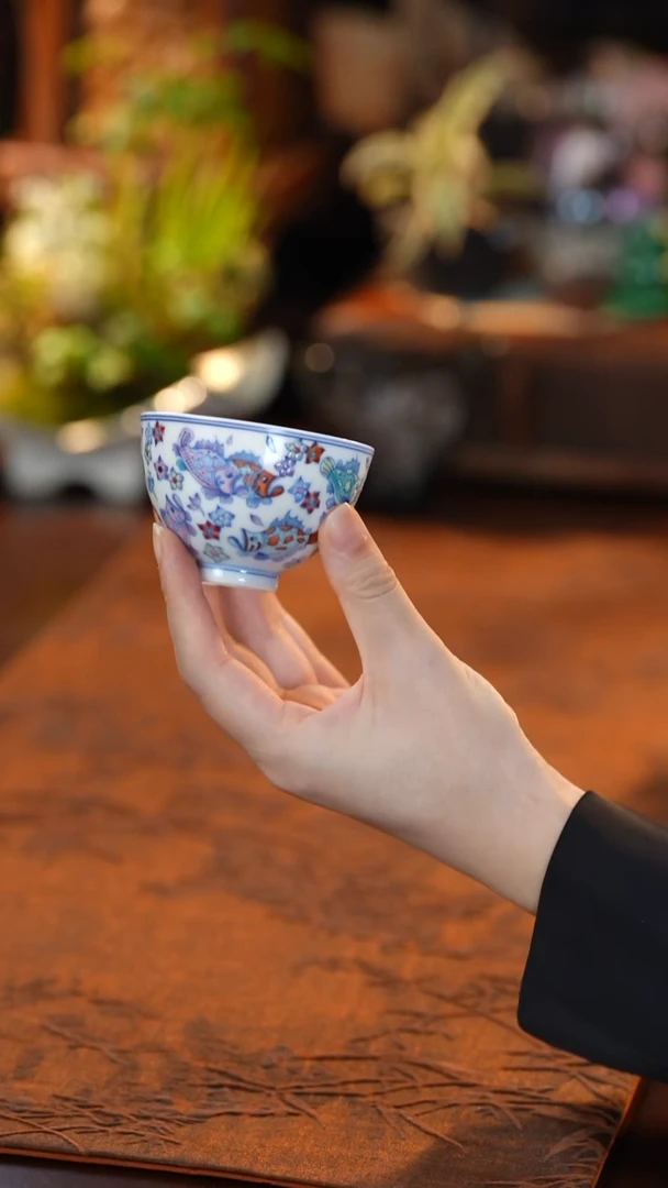 斗彩鸡心杯