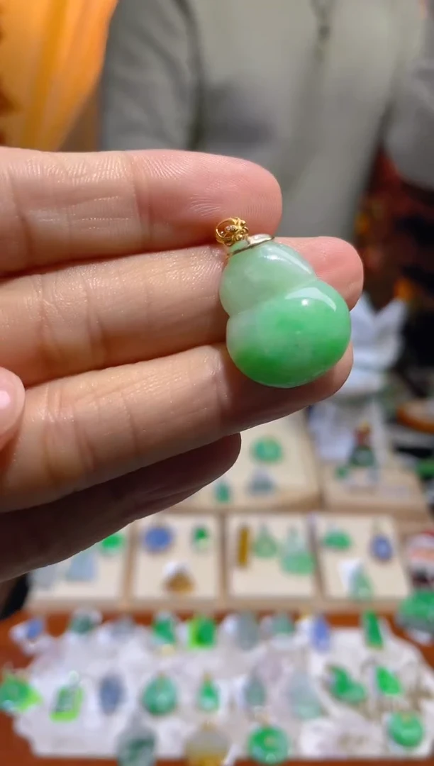 【闪购商品】翡翠颈饰18K金镶嵌假一赔三