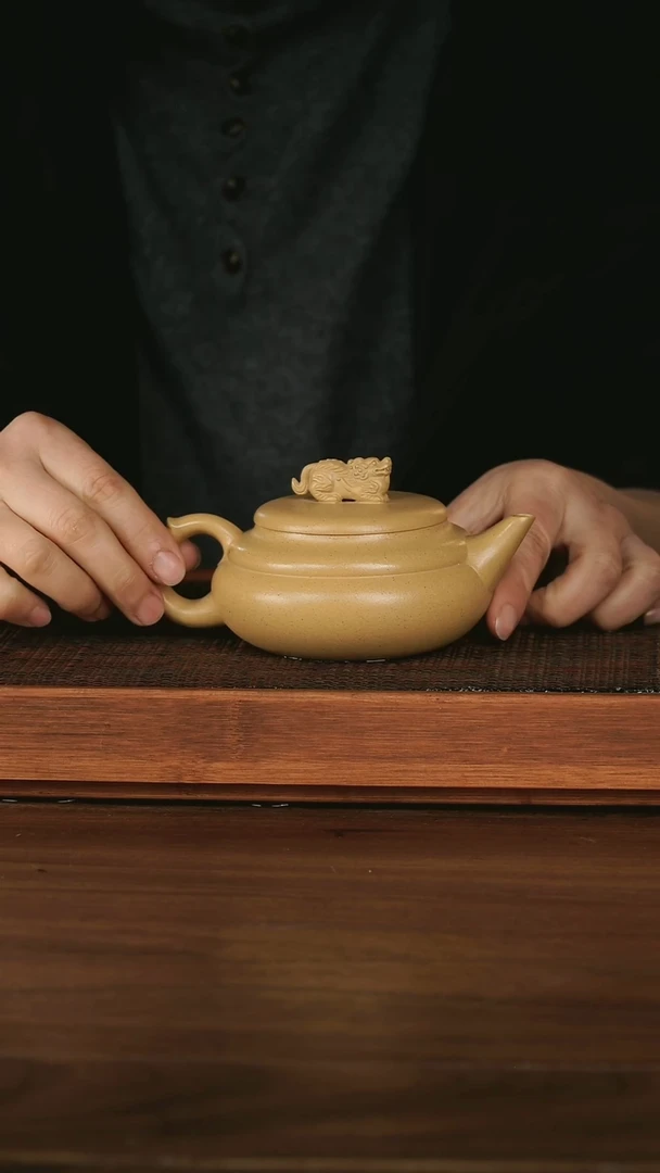 【闪购商品】紫砂茶杯 黄金段泥 麒麟水平壶 220cc