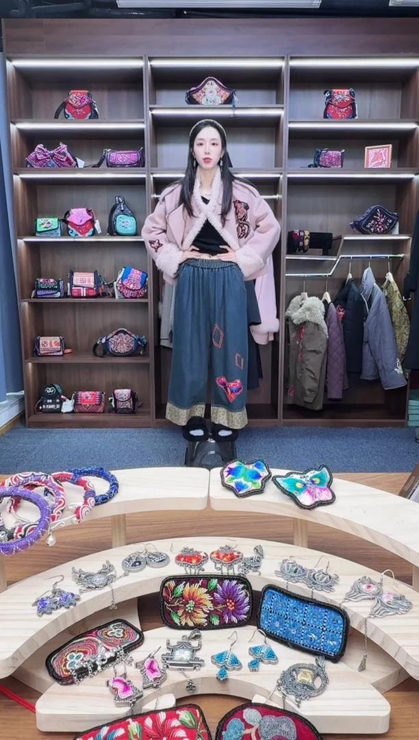 织绣A172蒙阿苏苗绣传承店