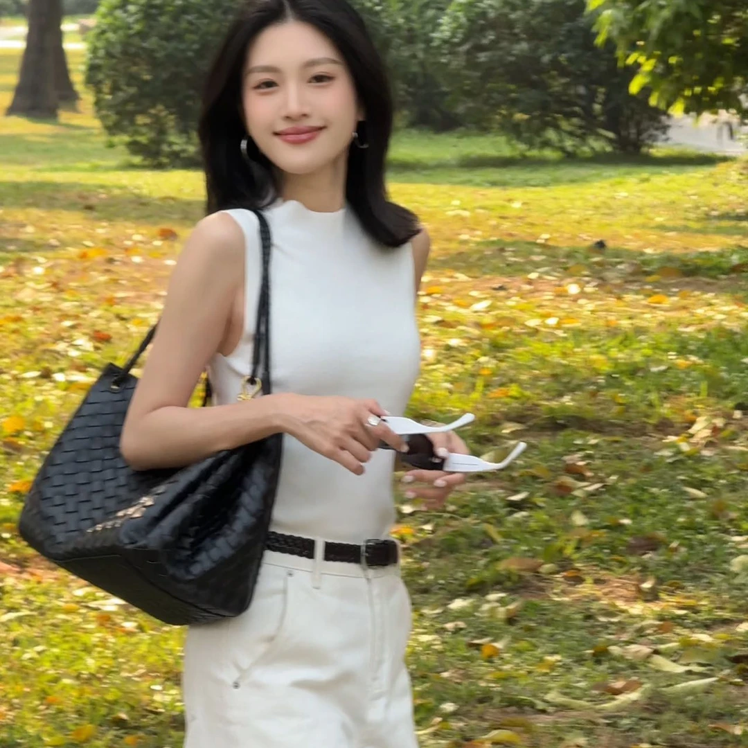 2025春季新款时尚套装设计感性感辣妹斜肩显瘦百搭上衣裤子两件套