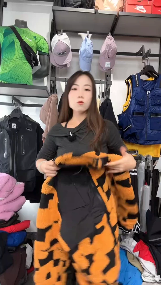 1503  编码 瑕疵款直播间过款为准 尺码  175L