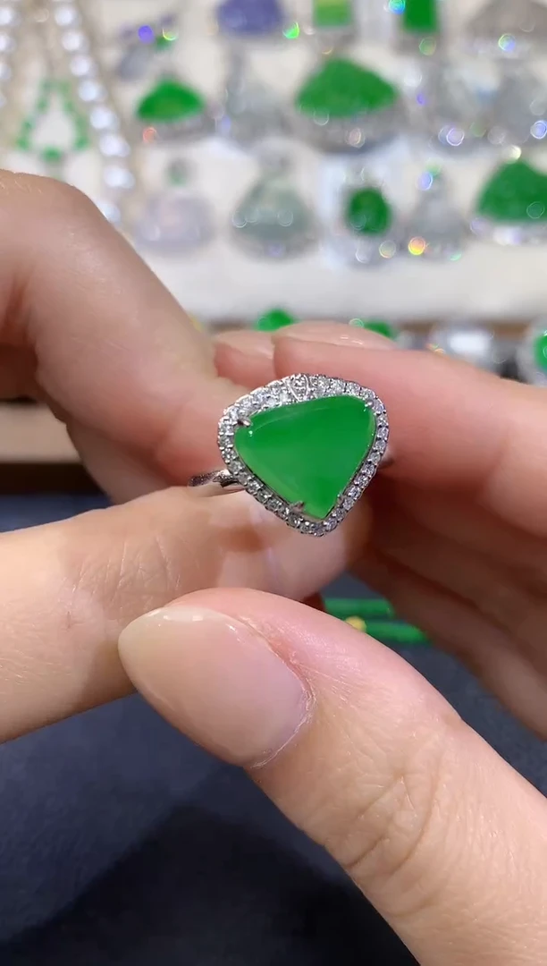 18K金镶嵌戒指翡翠A54