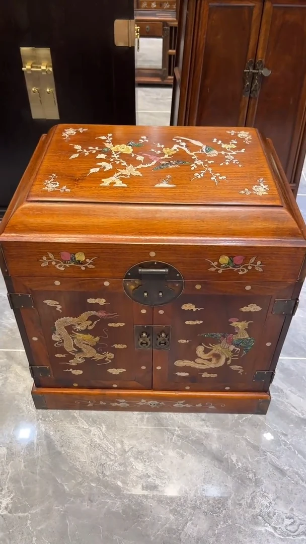 木鸟踏花枝螺钿大官箱