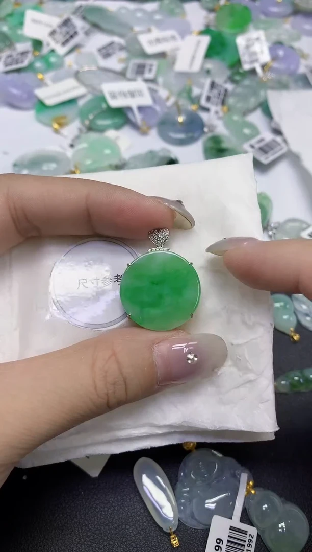 颈饰18K金镶嵌翡翠天然缅甸翡翠A货百元以上9元证书费自理