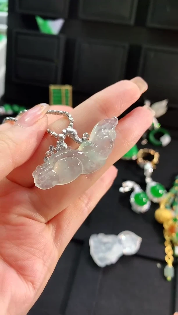 【闪购商品】翡翠吊坠(不含链)18K金镶嵌吊坠