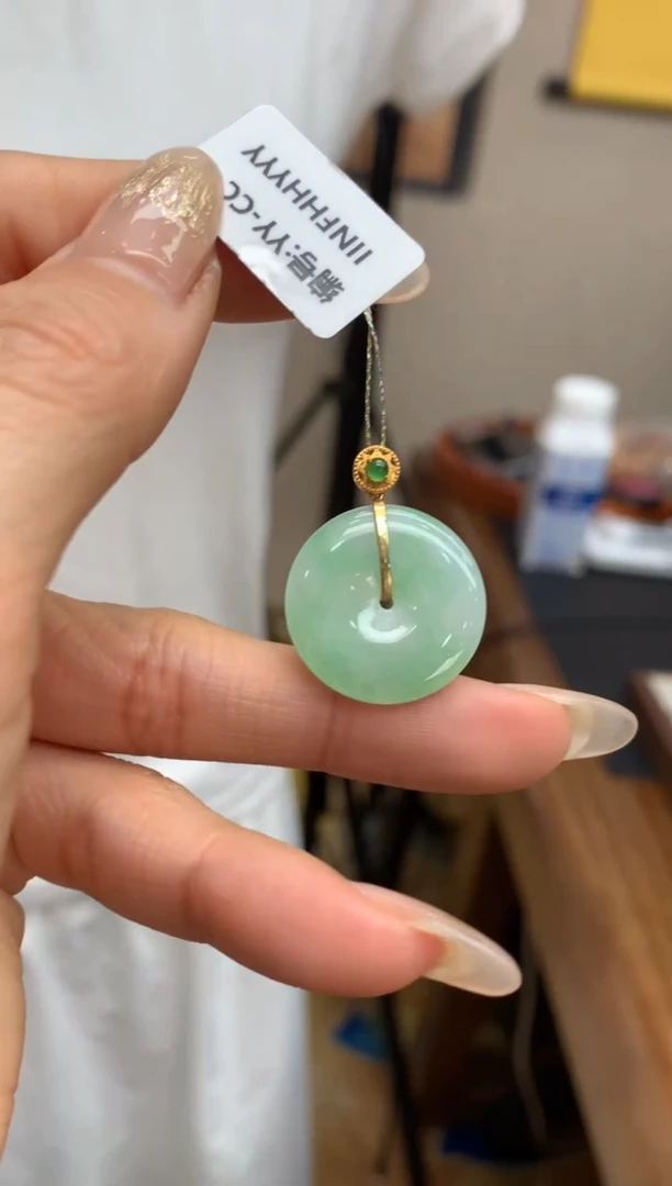 【闪购商品】翡翠颈饰18K金镶嵌平安扣
