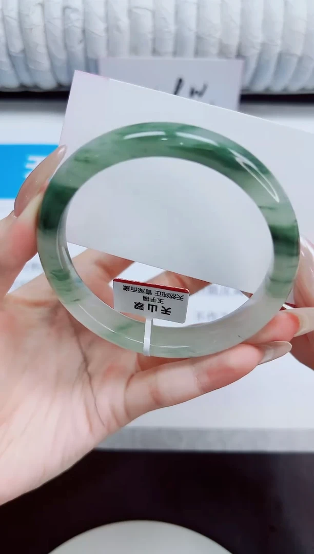 未镶嵌手镯石英质玉164/62.4