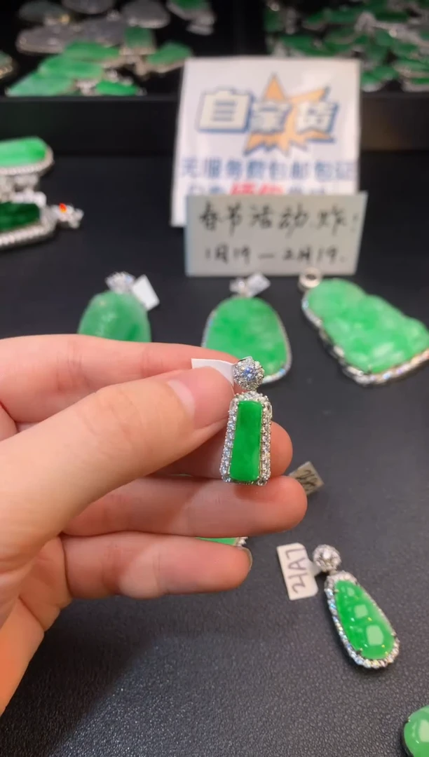 【闪购商品】翡翠颈饰银S925镶嵌翡翠