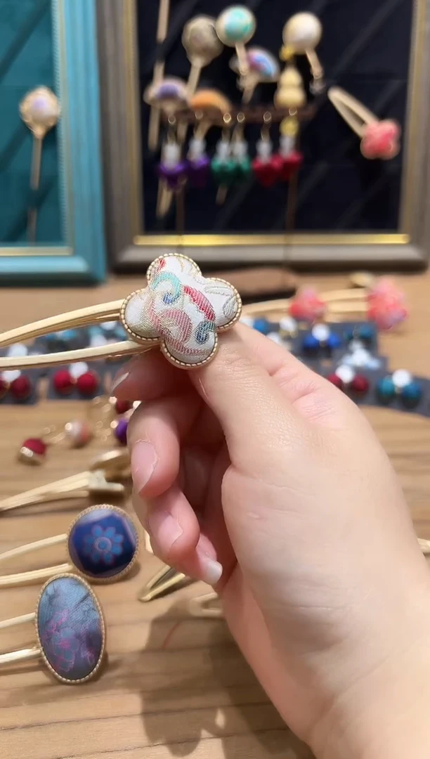 【闪购商品】【一物一拍车】四叶草七彩四叶草发夹