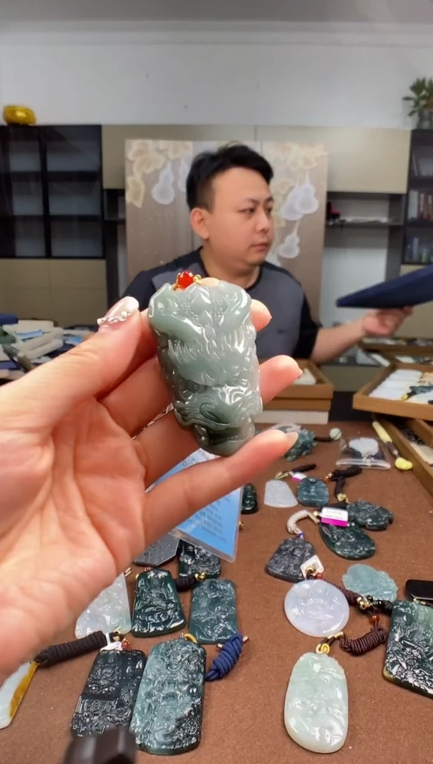 颈饰未镶嵌翡翠多样性发其一