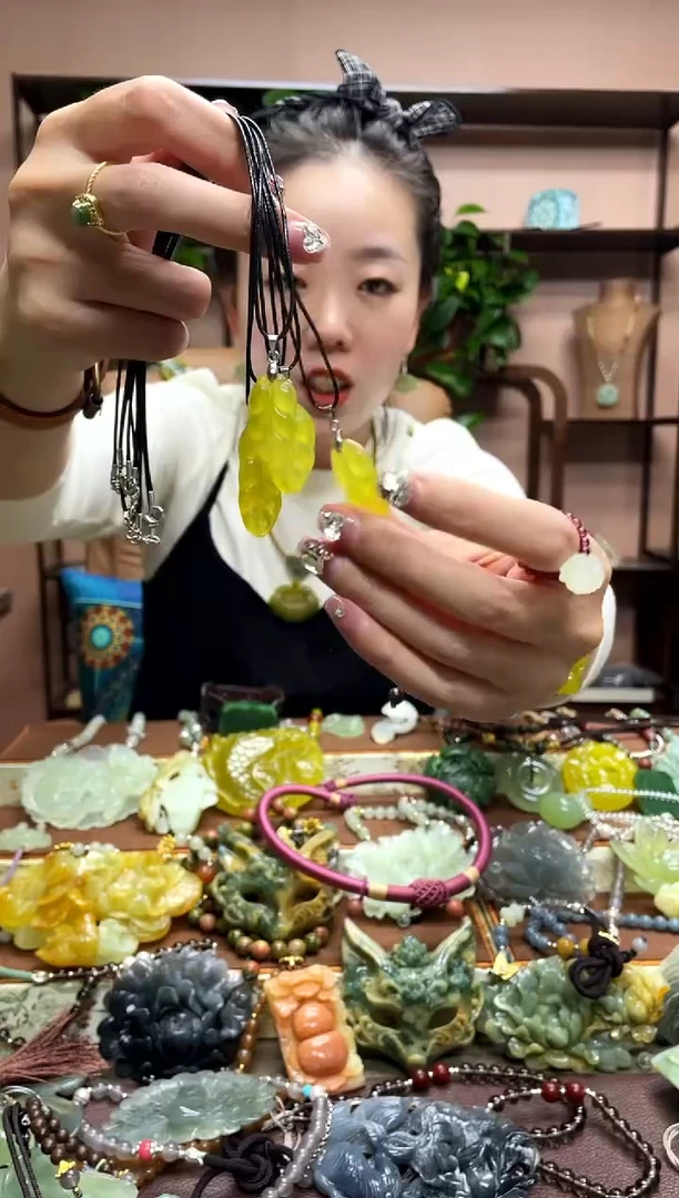 未镶嵌岫玉吊坠多样性发货发其中之一