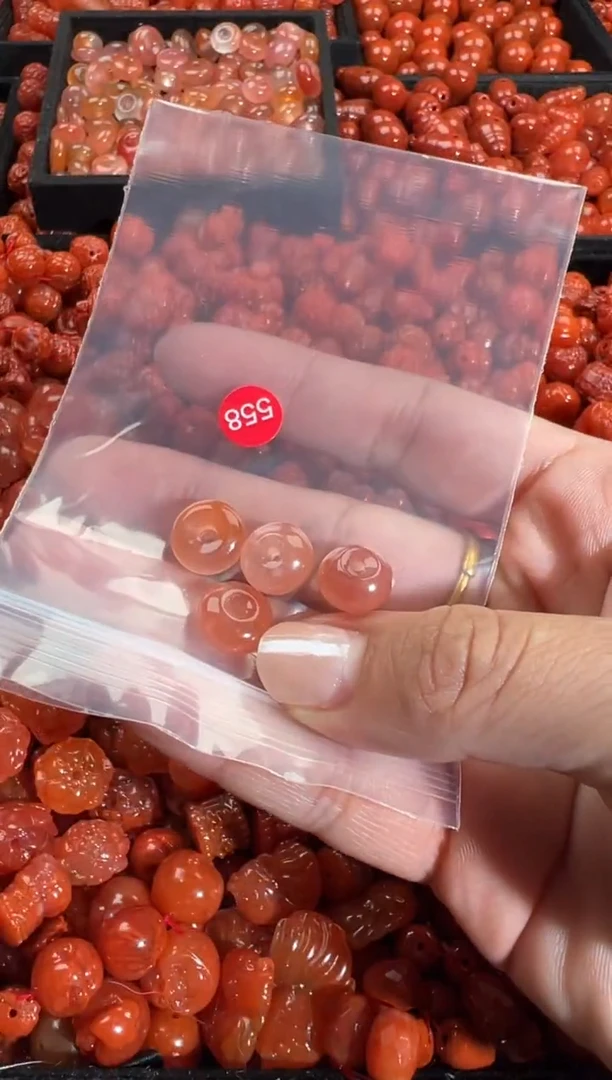 颈饰未镶嵌南红玛瑙1