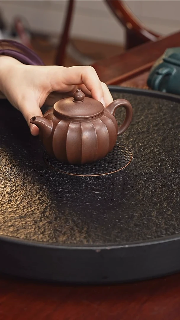 茶壶紫砂GF 筋纹宫灯12 黑星土 190毫升