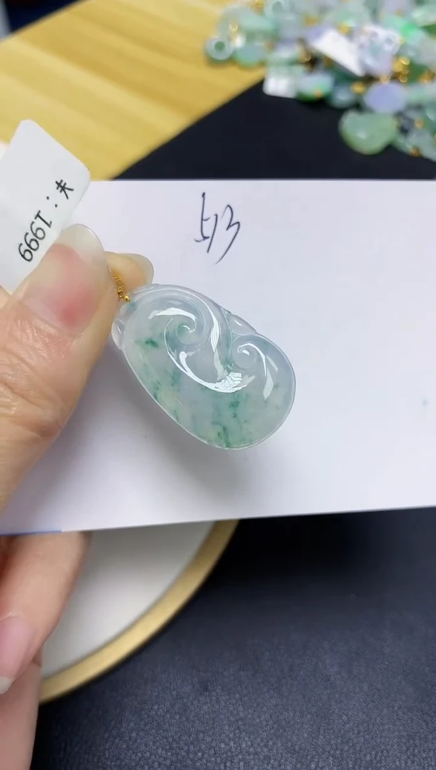 翡翠18K金镶嵌颈饰 天然翡翠A货