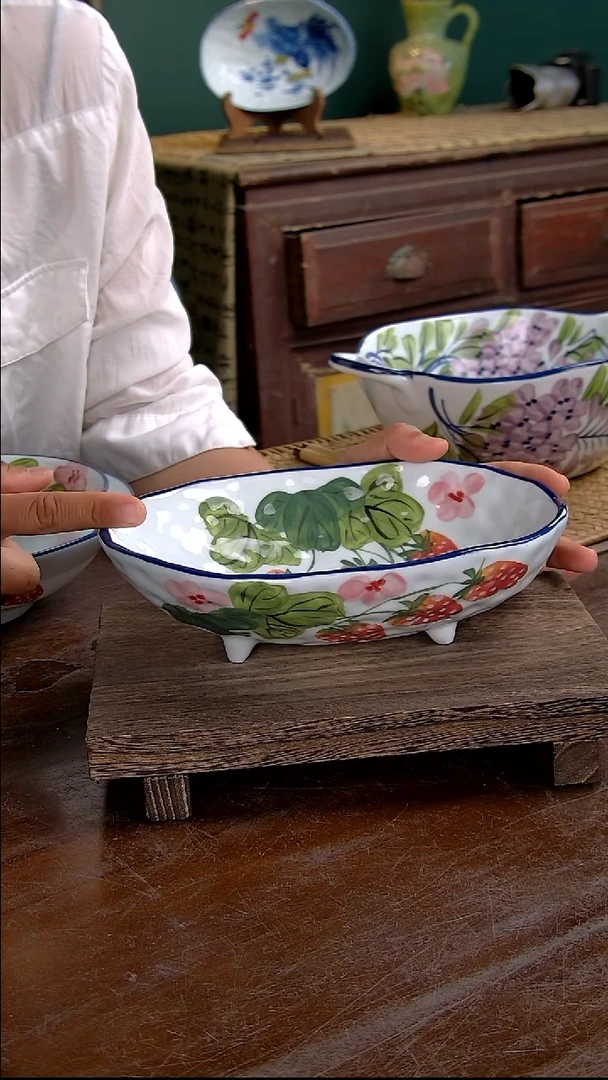 瓷片高白8英寸四足盘-草莓