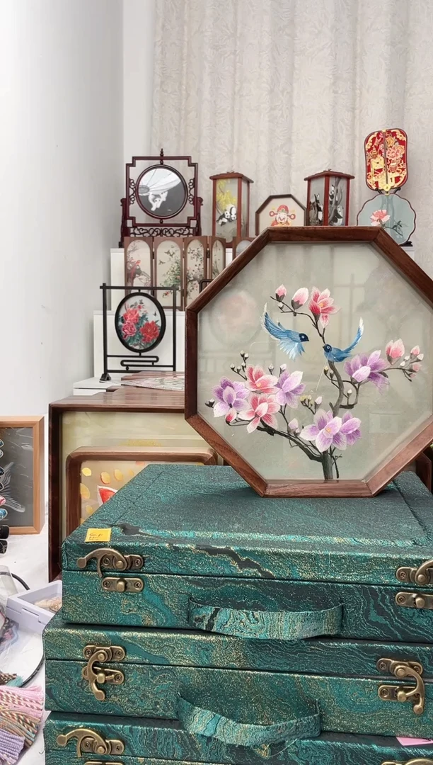 扇子苏绣作品手工摆台