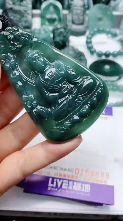 翡翠未镶嵌颈饰