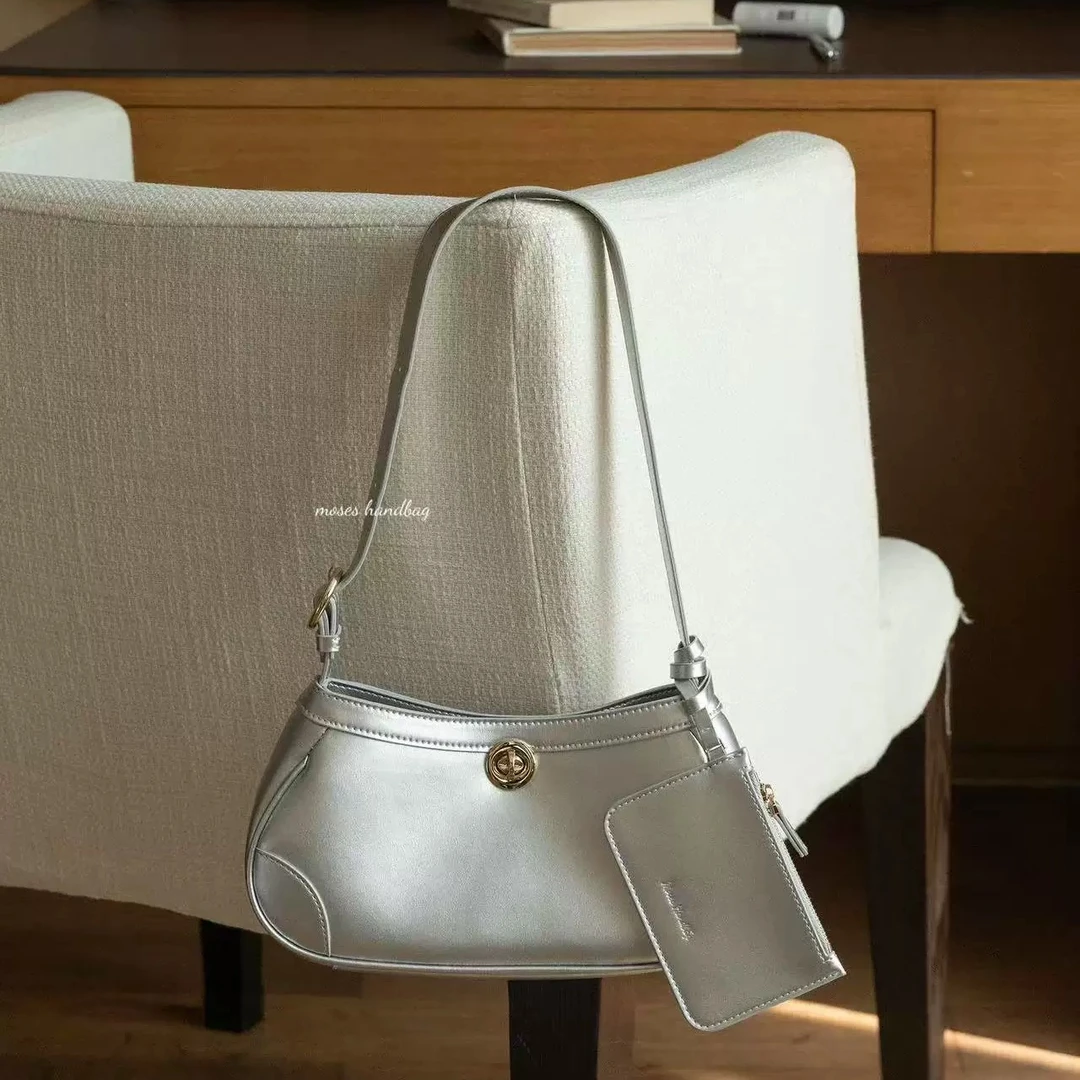 摩西奶奶2025年春款新品牛皮单肩锁扣小银包ins小众包