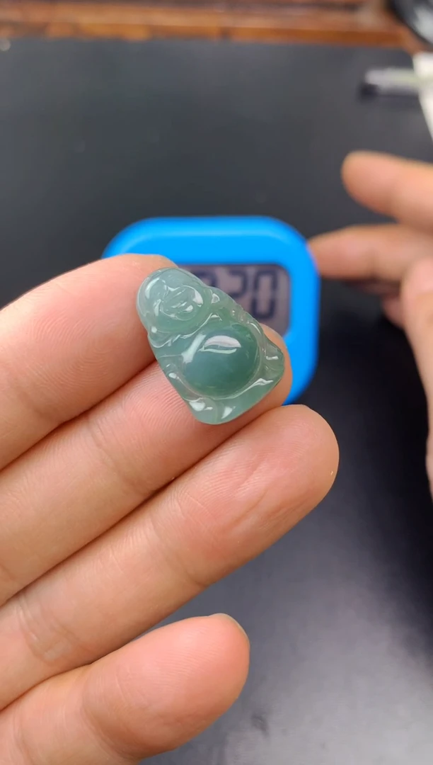 颈饰未镶嵌翡翠琥**光佛