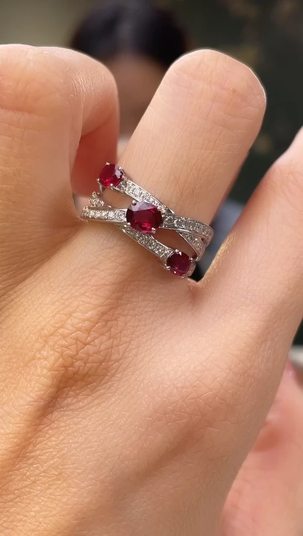 18K金镶嵌戒指红宝石无烧鸽血红主石：0.97ct