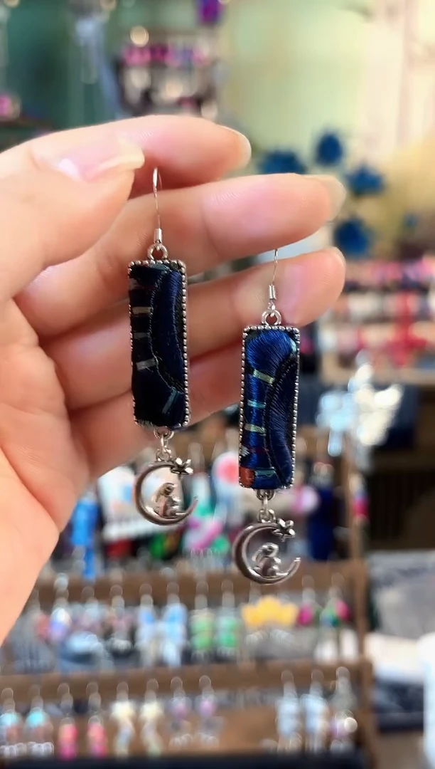 彩云南阁非遗老绣饰品514*