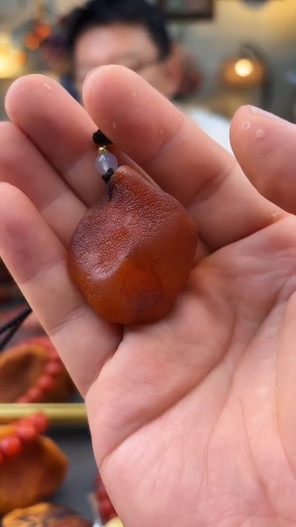 未镶嵌颈饰琥珀吊坠