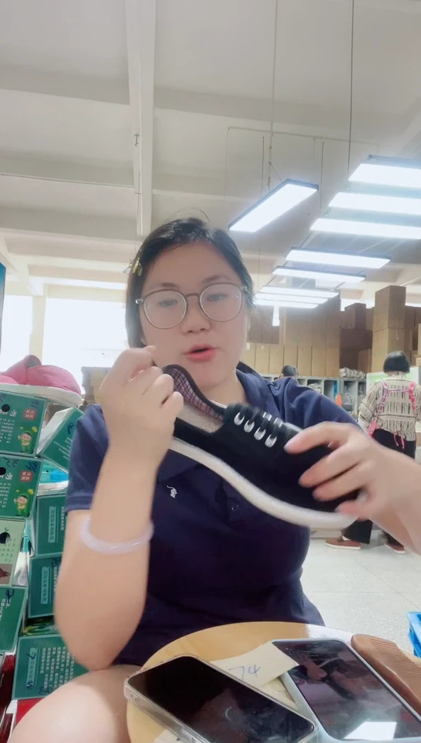 何航清仓款丝瓜四排扣41码74号