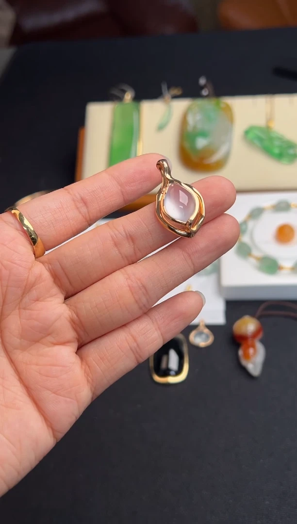 吊坠(不含链)18K金镶嵌翡翠云端