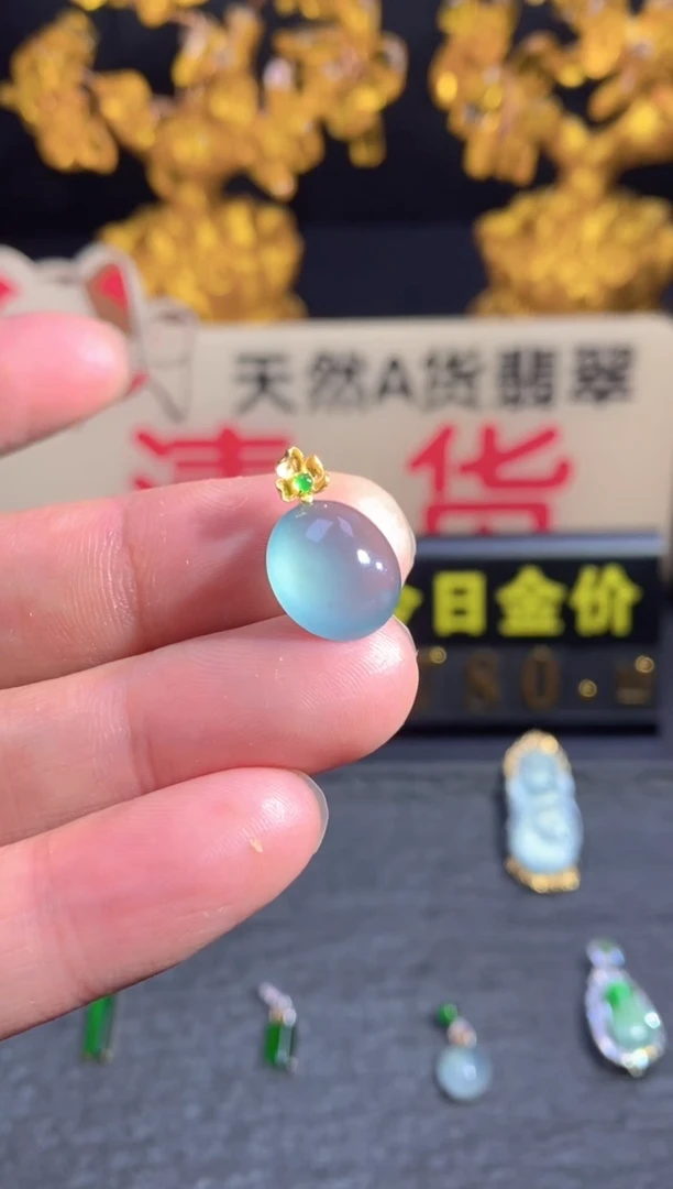 翡翠18K金镶嵌颈饰