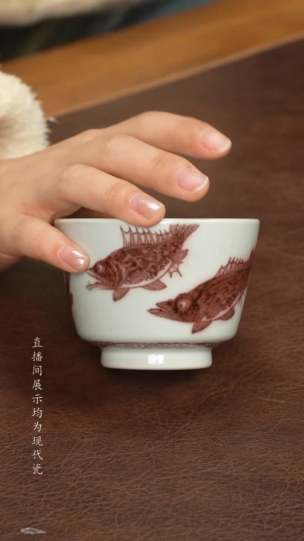 素月明河三鳜争食釉里红杯杯