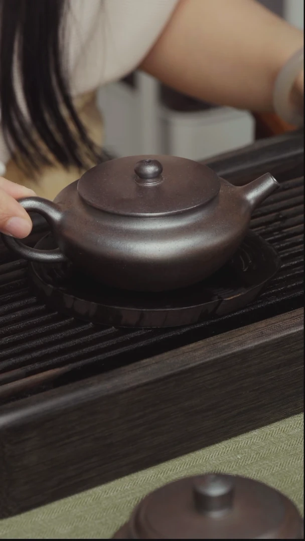茶壶紫砂老紫泥柴烧-扁晨-130cc-半手
