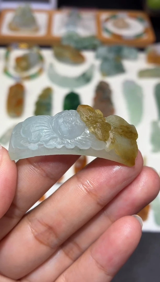 未镶嵌定制翡翠蝶恋花手牌