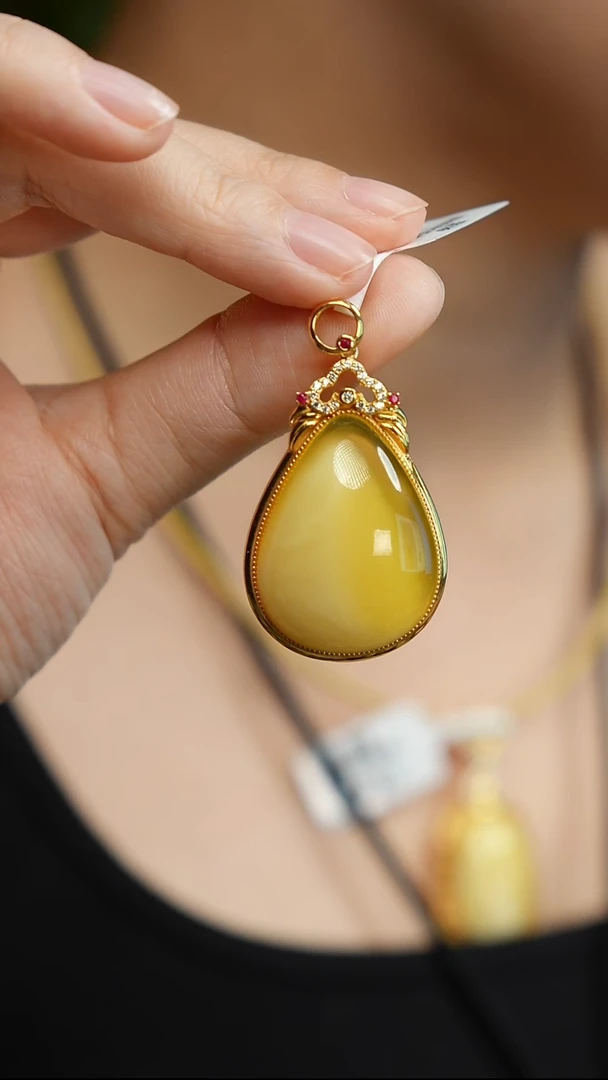 蜜蜡吊坠(赠链)银S925镶嵌大水滴