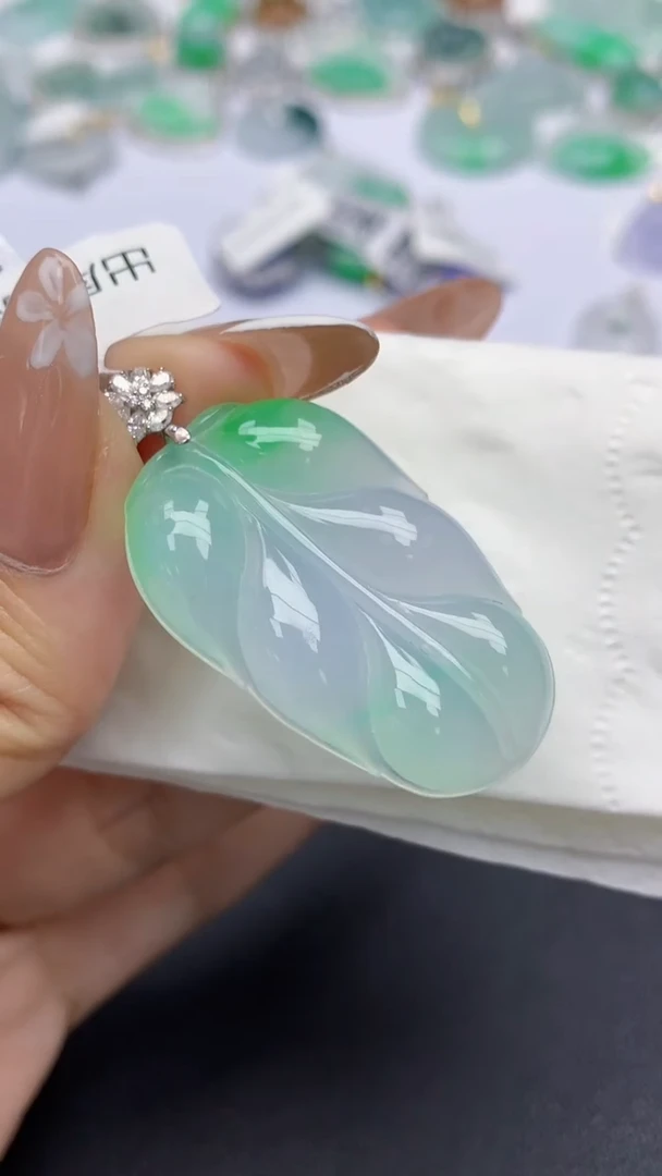 颈饰18K金镶嵌翡翠天然缅甸a货翡翠百元以上9元证书费自理