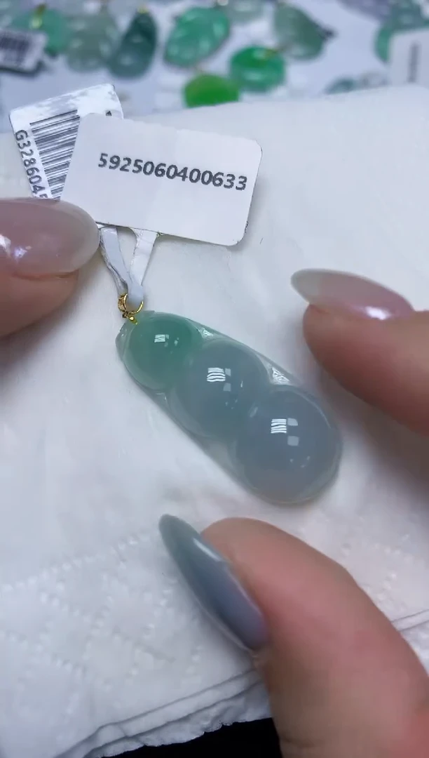 翡翠18K金镶嵌颈饰天然缅甸翡翠A货