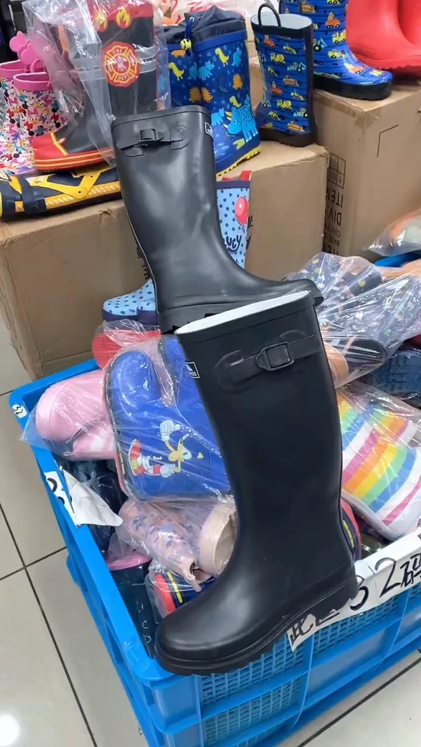 37码，黑色成人雨鞋，宽松版型，男女同款，默认微瑕