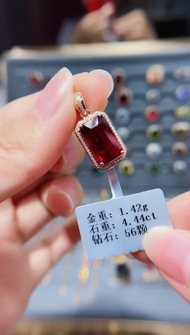 颈饰18K金镶嵌碧玺4.44.