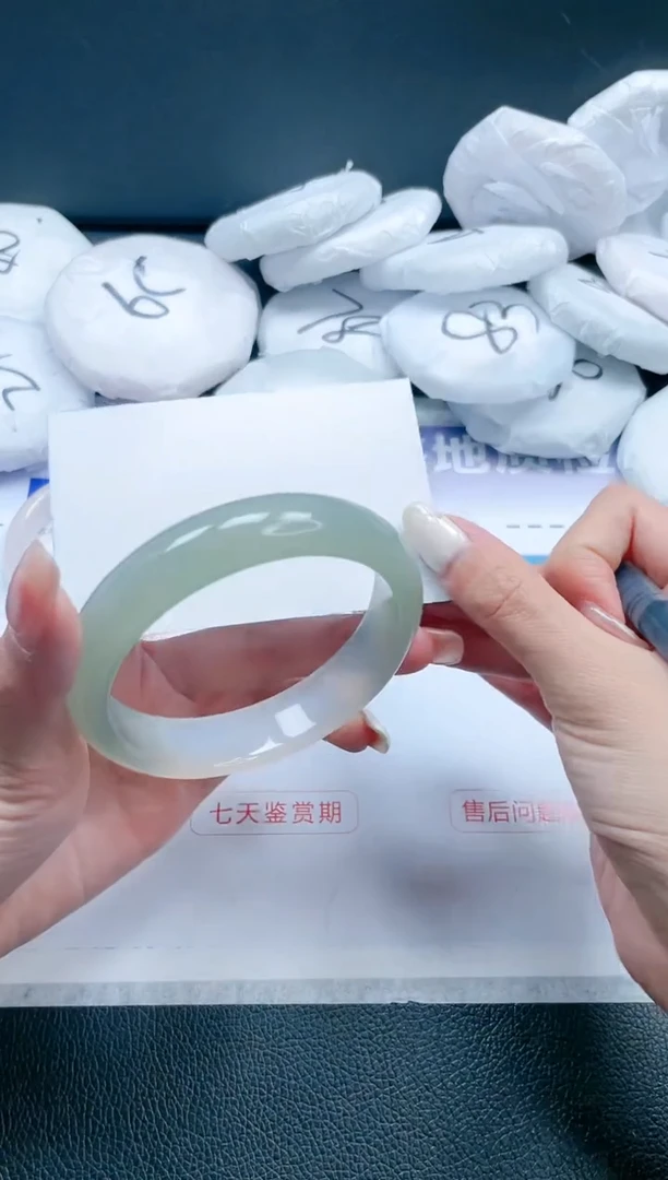 【闪购商品】石英质玉手镯未镶嵌14J237-62