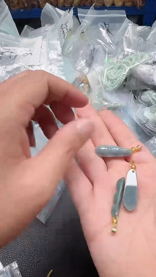 翡翠未镶嵌颈饰017