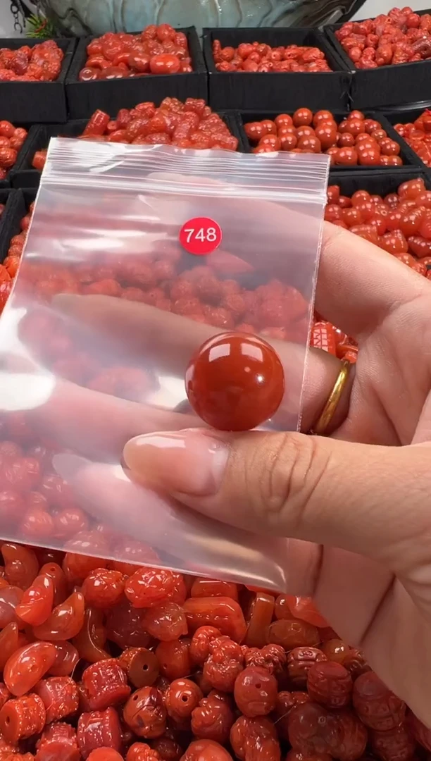 颈饰未镶嵌南红玛瑙?***奇1