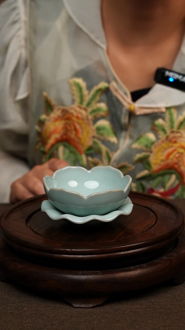 瓷片天青色莲花茶漏 微瑕 不带礼盒