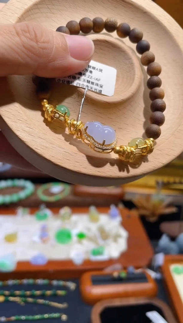 颈饰未镶嵌翡翠手串