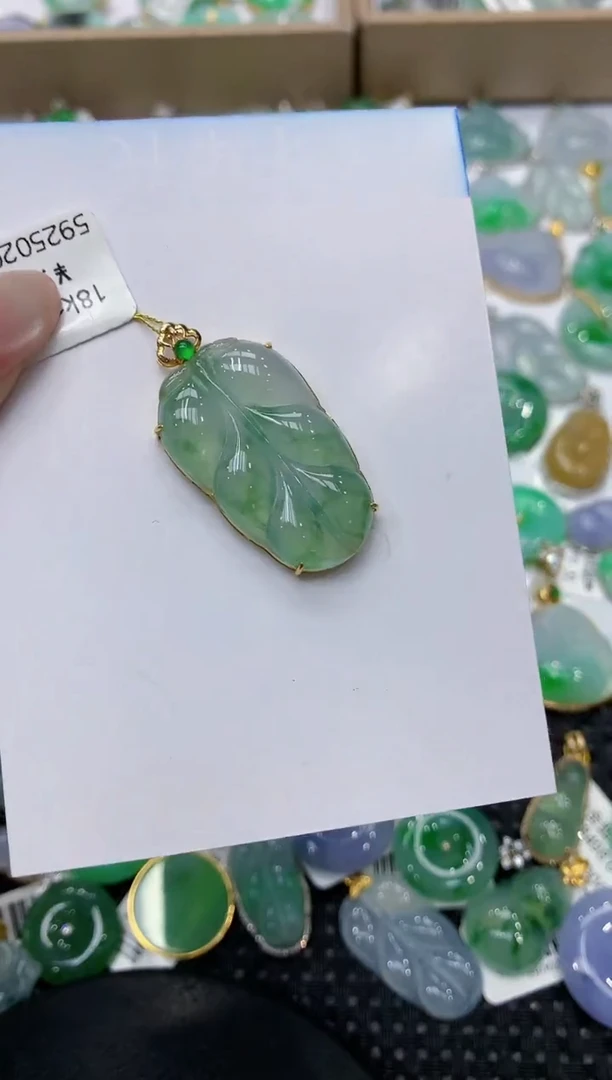 翡翠18K金镶嵌颈饰111111111