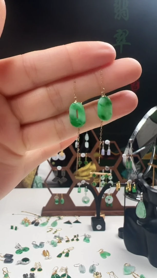 吊坠(赠链)18K金镶嵌翡翠1