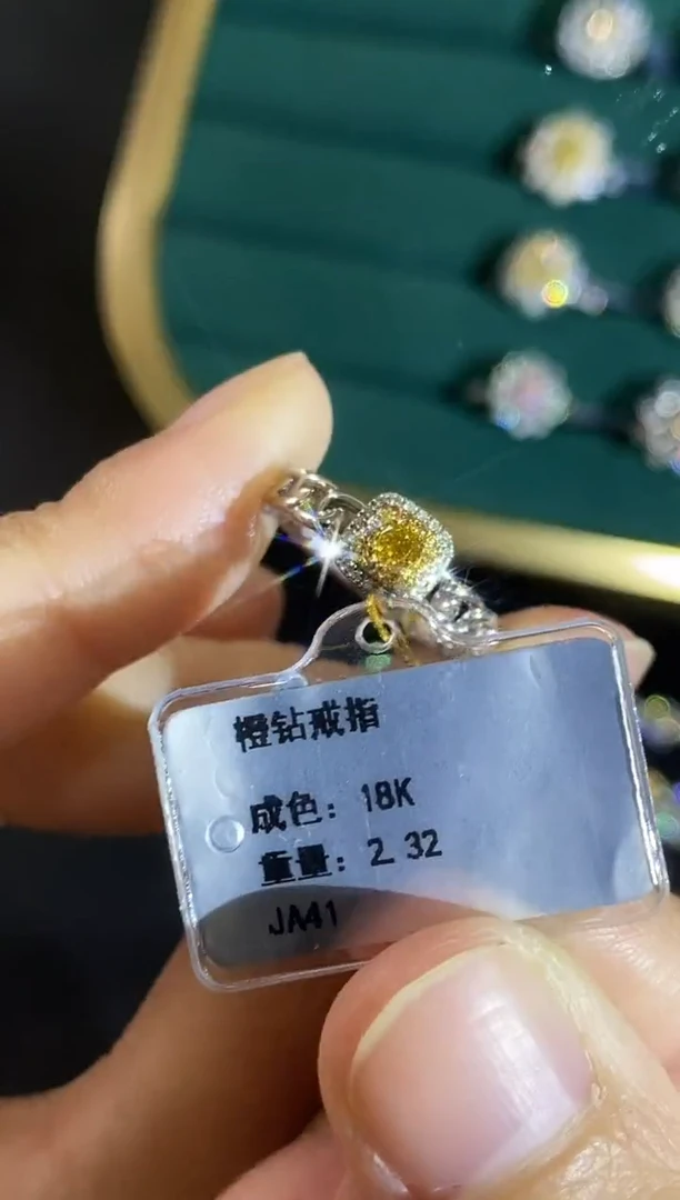 18K金镶嵌戒指钻石123