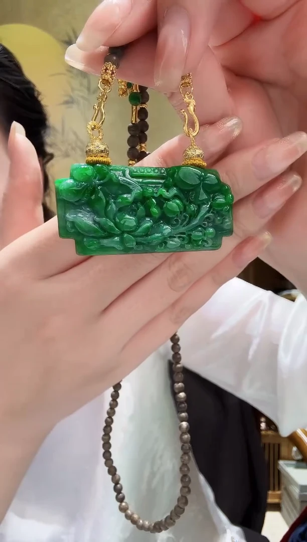 颈饰未镶嵌翡翠吊坠