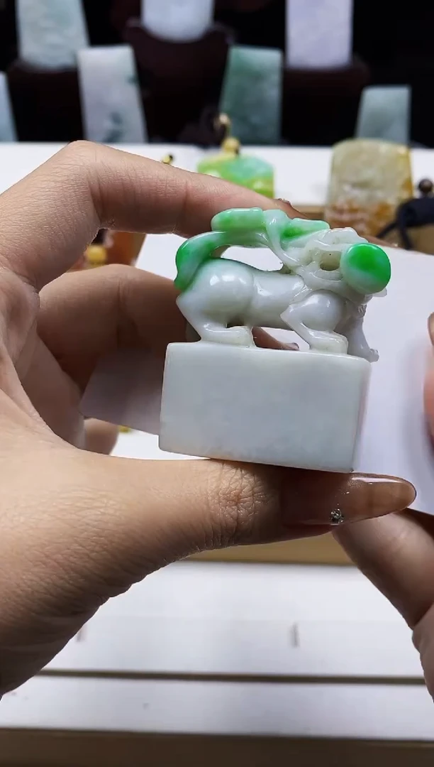 颈饰未镶嵌翡翠1