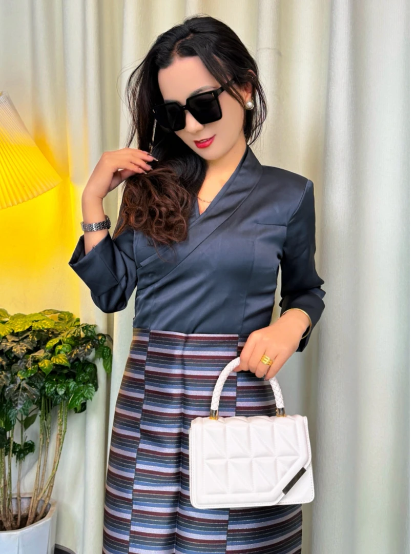 夏季冰凉时尚气质轻奢七分袖款传统女士藏服套装